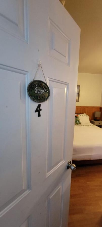 Hotel Fleurs Karaibes Saint-Alexandre-de-Kamouraska ภายนอก รูปภาพ