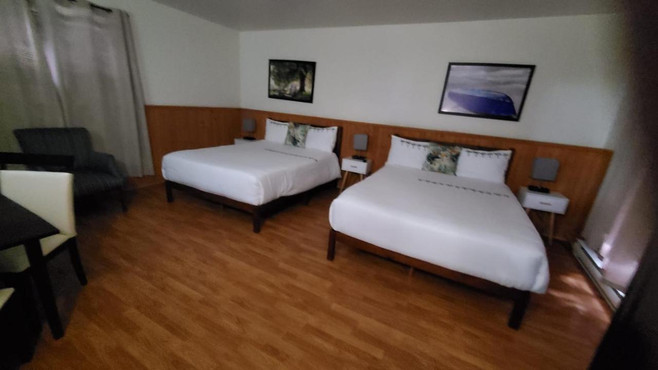 Hotel Fleurs Karaibes Saint-Alexandre-de-Kamouraska ภายนอก รูปภาพ