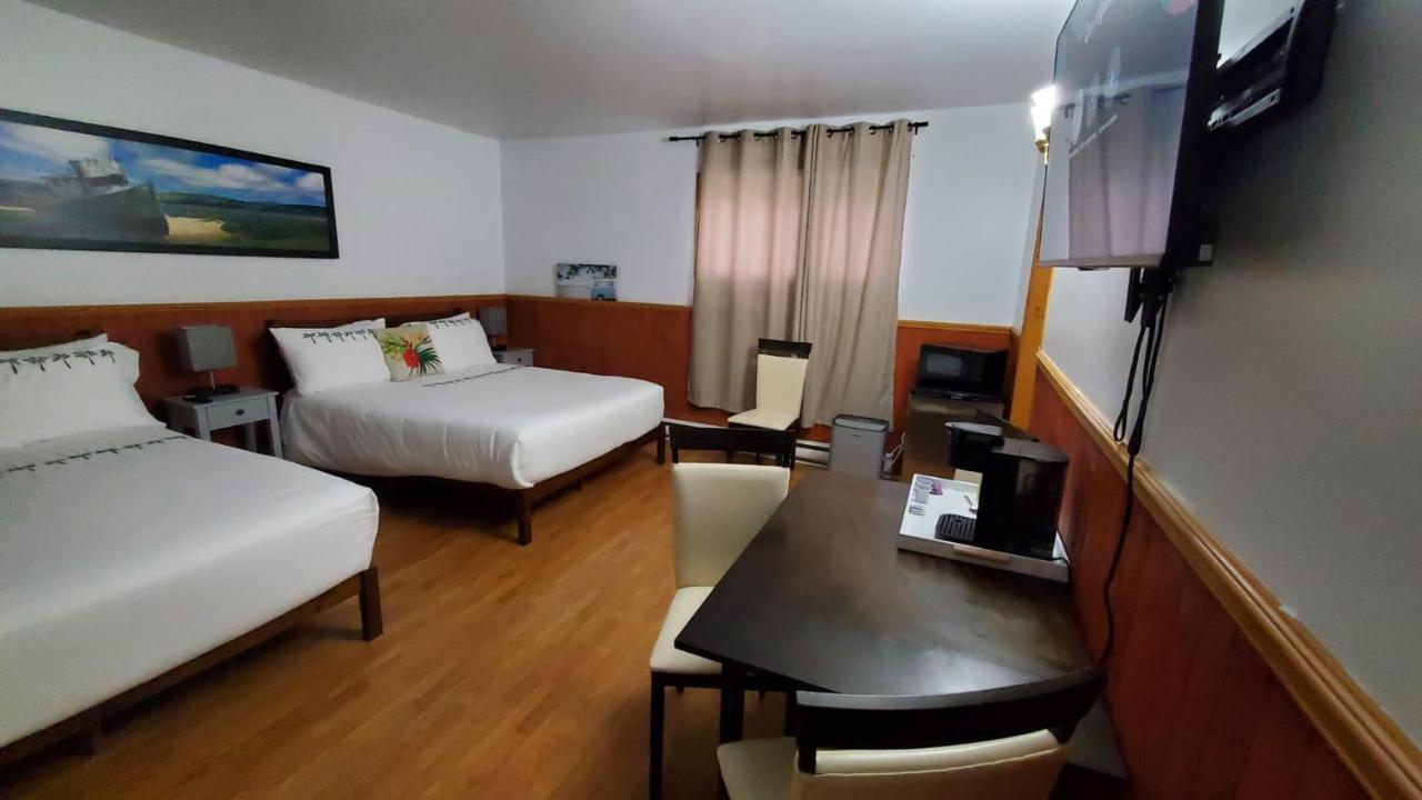 Hotel Fleurs Karaibes Saint-Alexandre-de-Kamouraska ภายนอก รูปภาพ