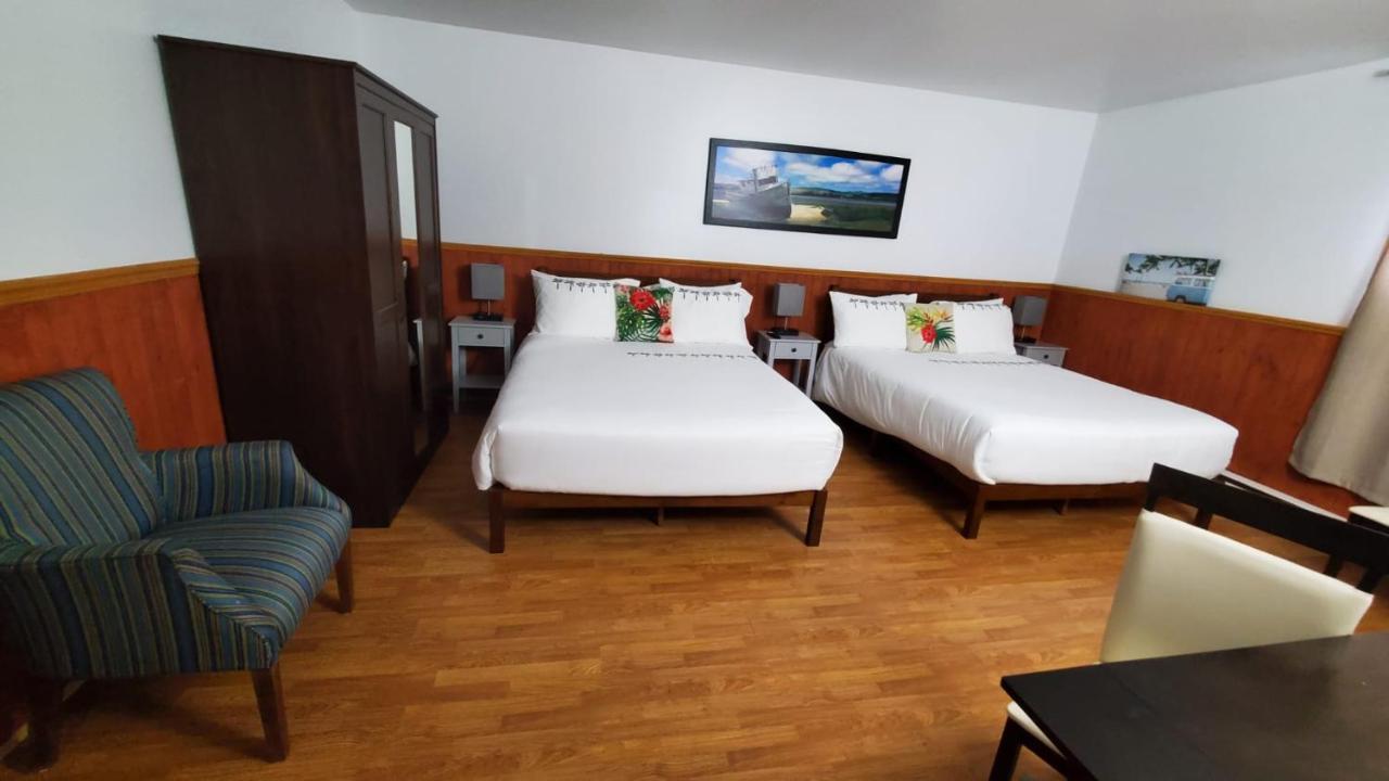 Hotel Fleurs Karaibes Saint-Alexandre-de-Kamouraska ภายนอก รูปภาพ