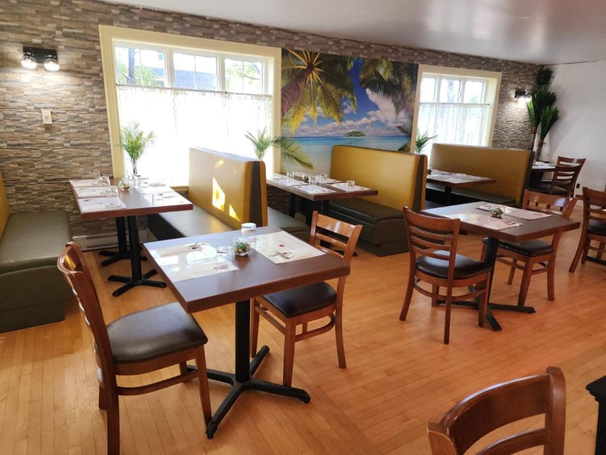 Hotel Fleurs Karaibes Saint-Alexandre-de-Kamouraska ภายนอก รูปภาพ