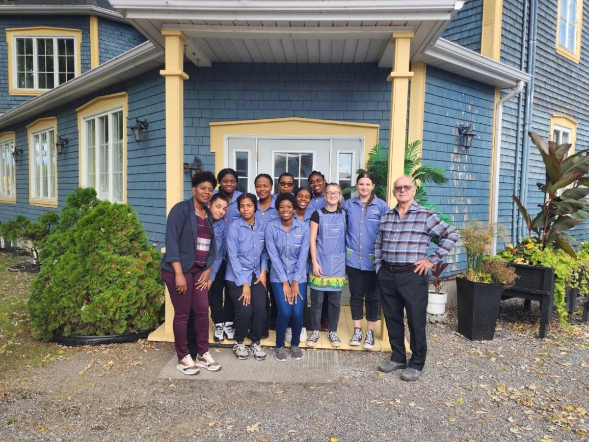 Hotel Fleurs Karaibes Saint-Alexandre-de-Kamouraska ภายนอก รูปภาพ