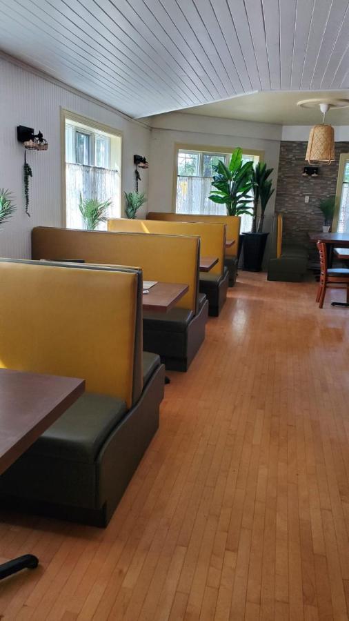 Hotel Fleurs Karaibes Saint-Alexandre-de-Kamouraska ภายนอก รูปภาพ