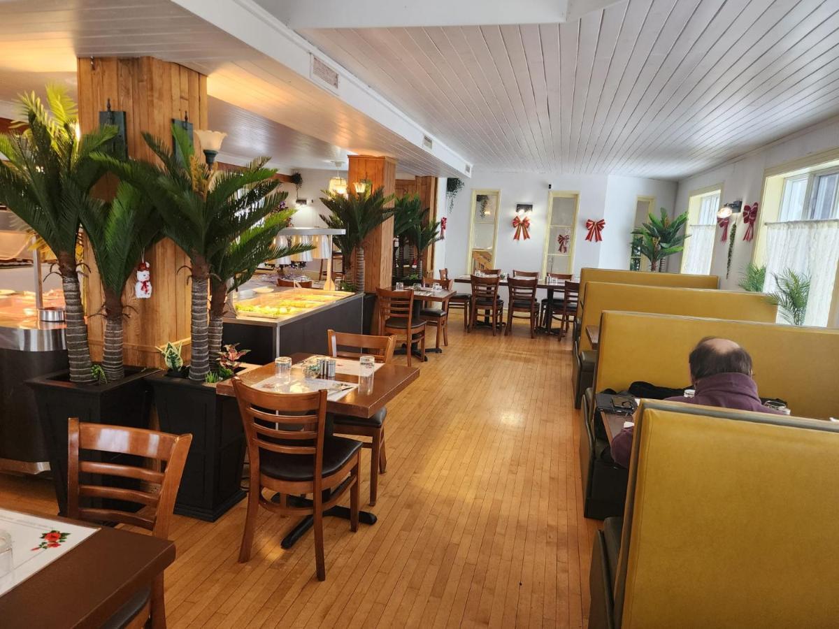 Hotel Fleurs Karaibes Saint-Alexandre-de-Kamouraska ภายนอก รูปภาพ
